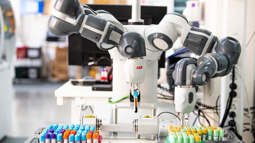 ABB機器人跨界醫療 從工廠車間到生物制藥實驗室的智能化革命